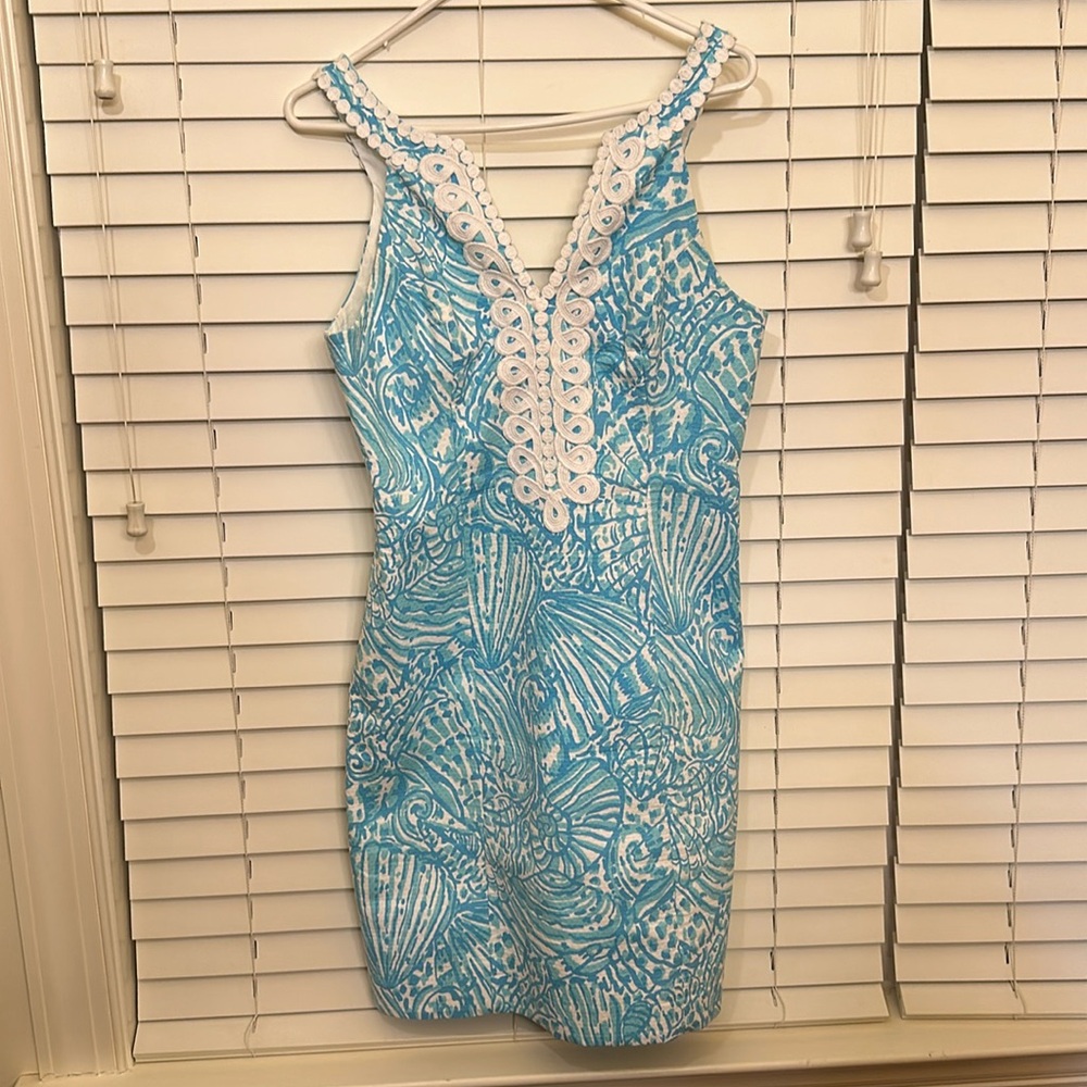 EUC Lilly Pulitzer 6 Shift dress; gorgeous and stunning; fitted, slight stretch